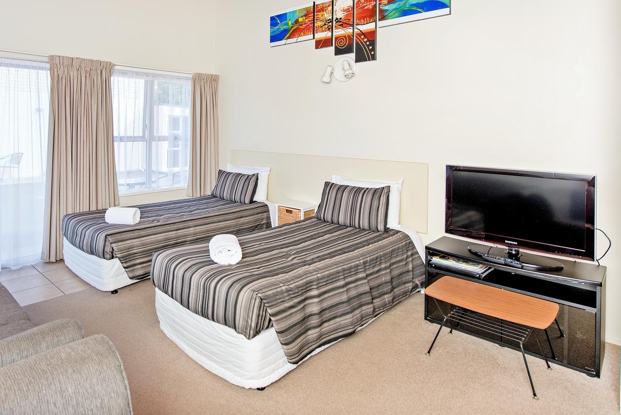 Tourist Court Motel Whakatane Buitenkant foto