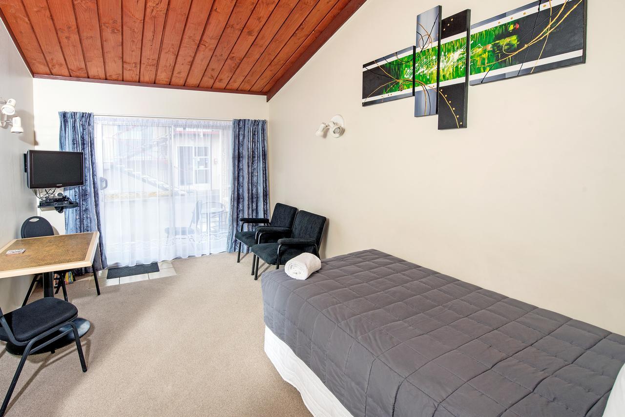 Tourist Court Motel Whakatane Buitenkant foto