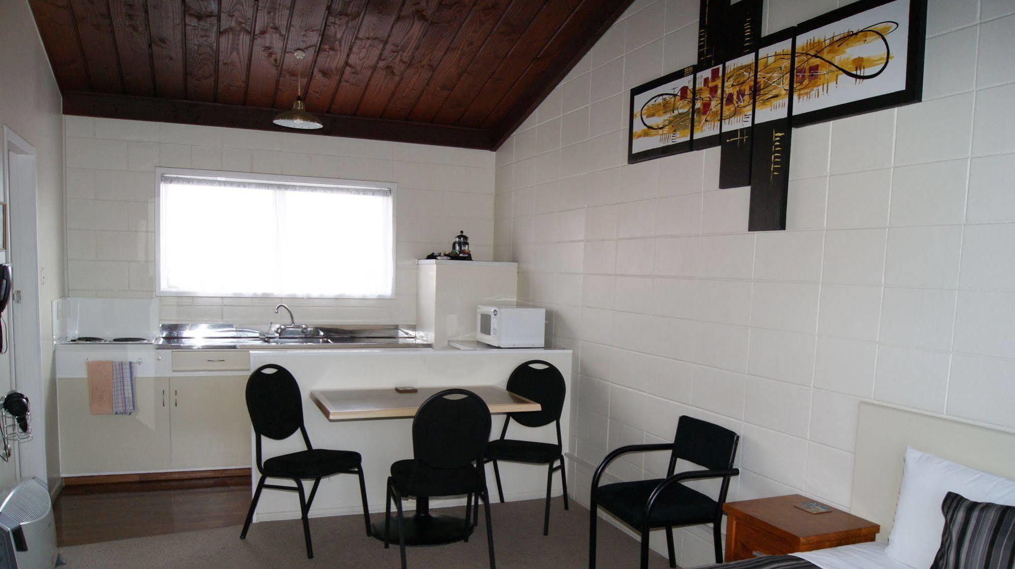 Tourist Court Motel Whakatane Buitenkant foto