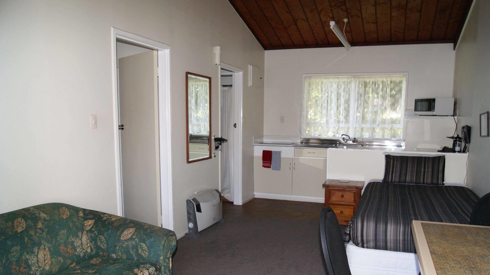Tourist Court Motel Whakatane Buitenkant foto