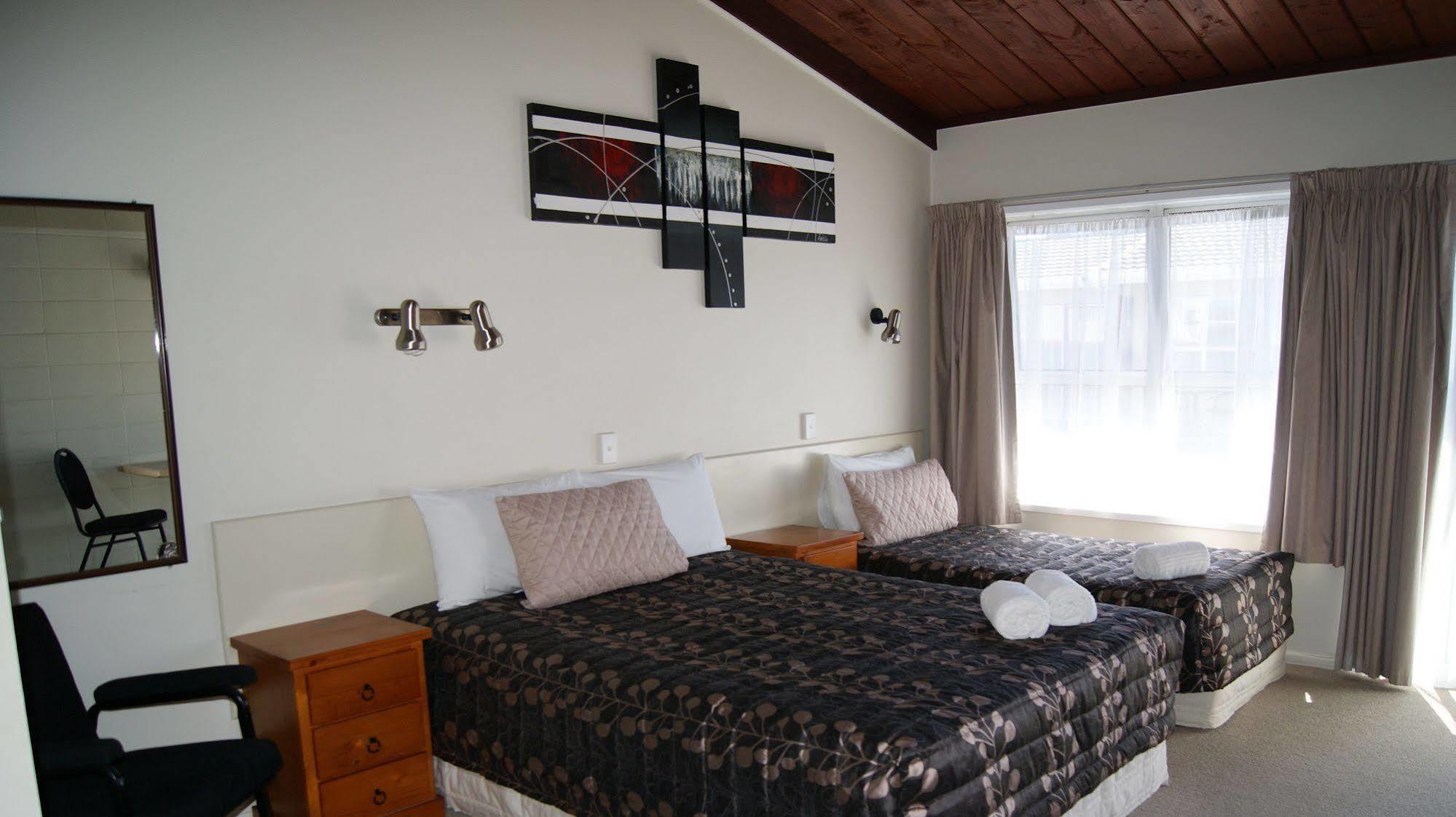 Tourist Court Motel Whakatane Buitenkant foto