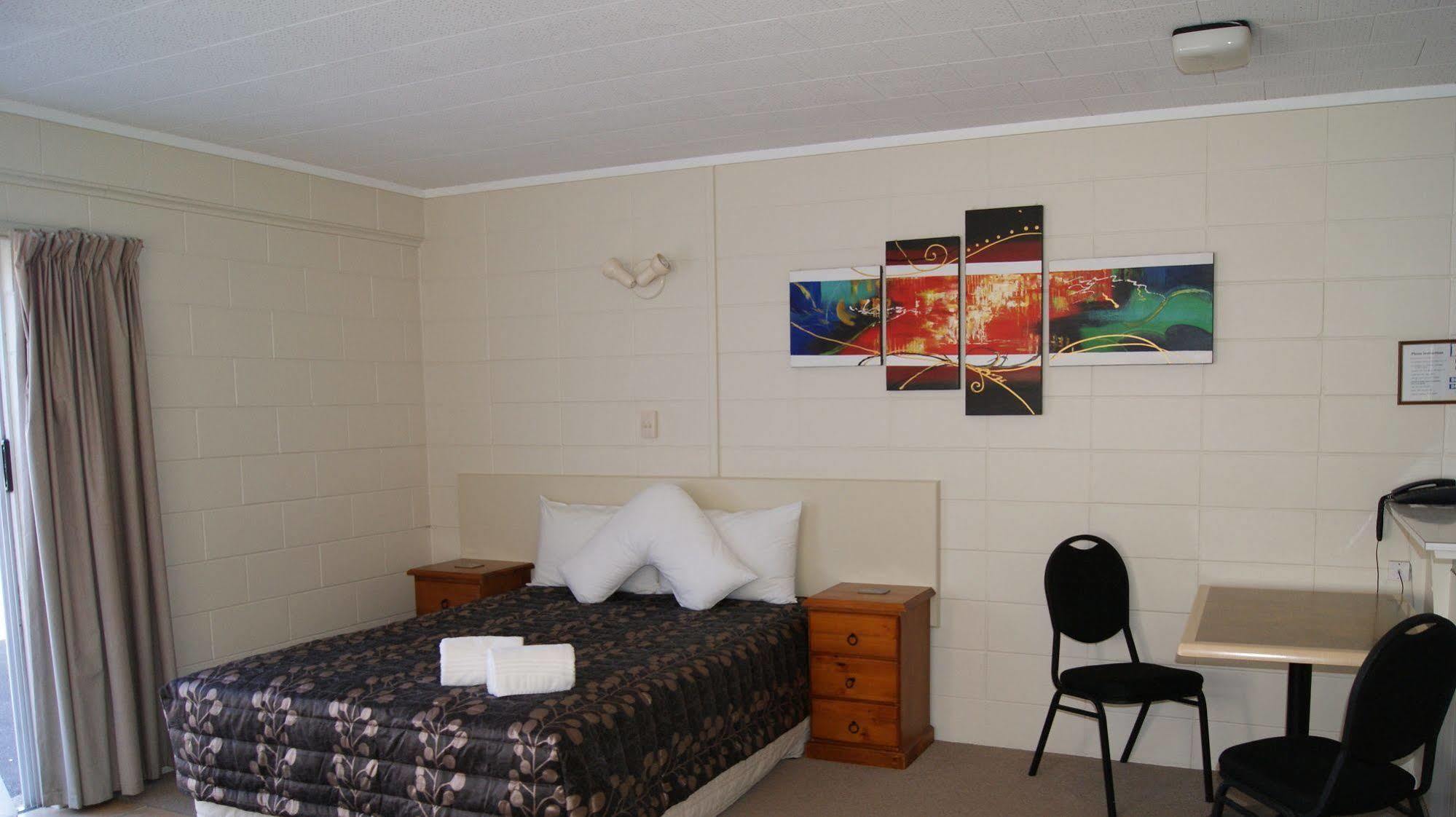 Tourist Court Motel Whakatane Buitenkant foto