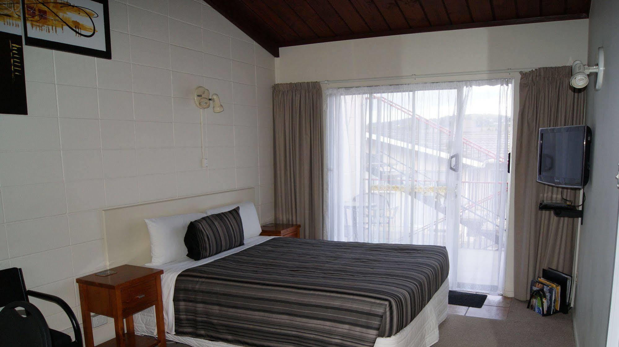 Tourist Court Motel Whakatane Buitenkant foto