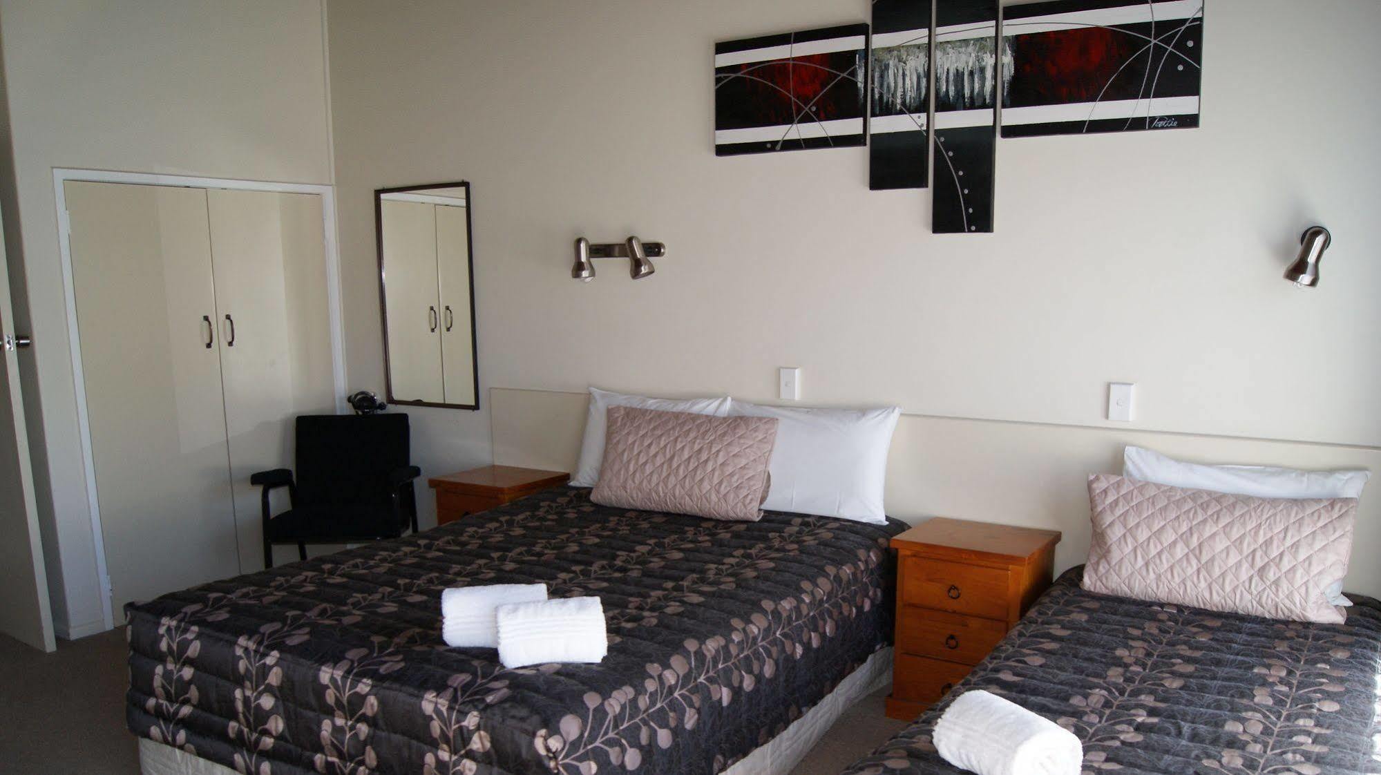 Tourist Court Motel Whakatane Buitenkant foto