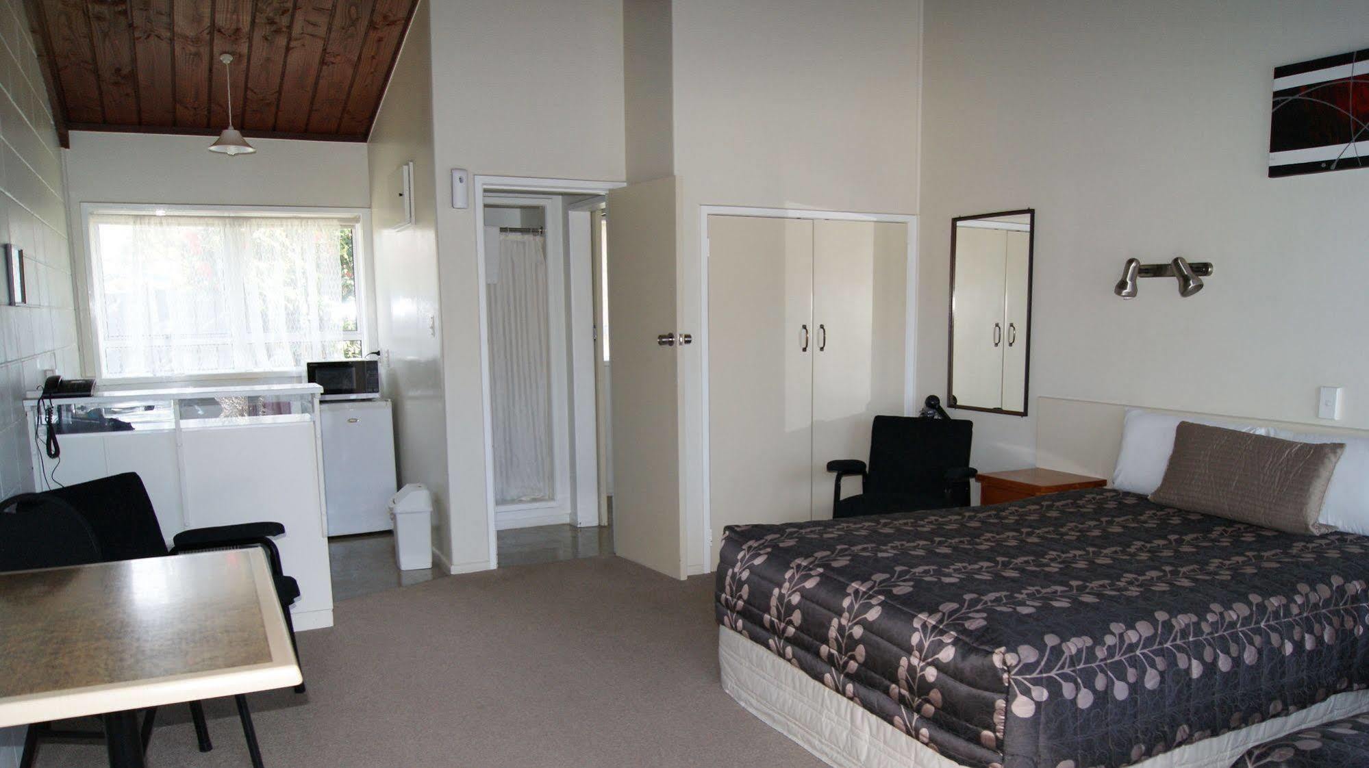 Tourist Court Motel Whakatane Buitenkant foto