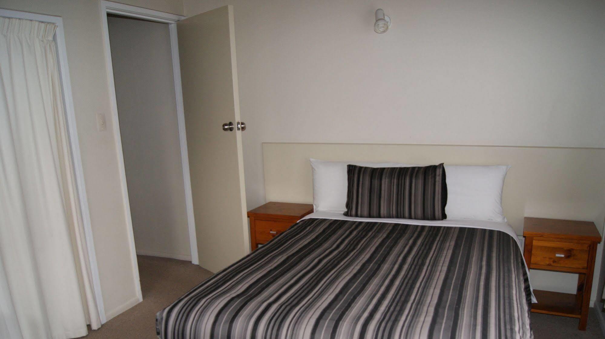 Tourist Court Motel Whakatane Buitenkant foto