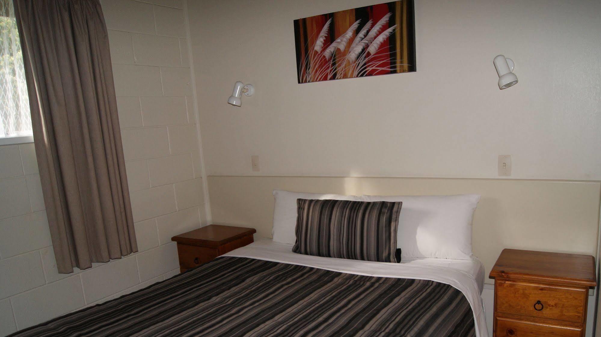 Tourist Court Motel Whakatane Buitenkant foto