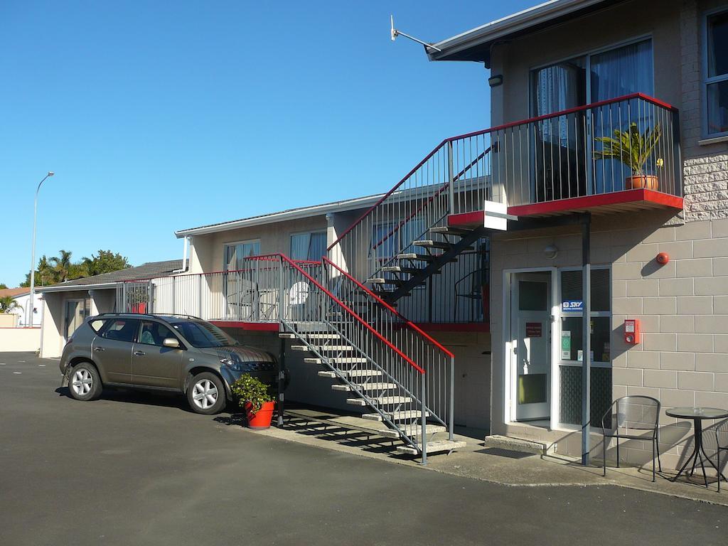 Tourist Court Motel Whakatane Buitenkant foto